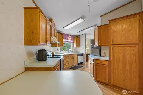 Kitchen - 12500 NE 197th Ct, Bothell, WA 98011 photo 1 of 5
