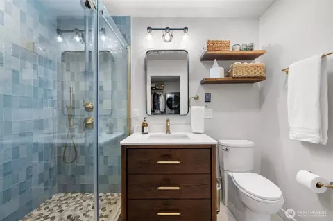Bath - 2304 5th St, Everett, WA 98201 photo 2 of 3