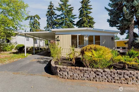 5220 SW 176th St #18, Lynnwood, WA 98037