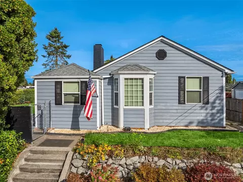1920 6th St, Bremerton, WA 98337