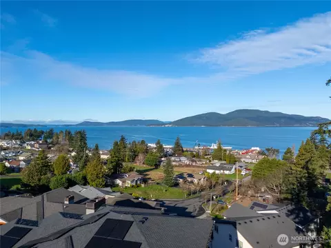 2712 B 17th St, Anacortes, WA 98221