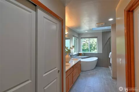 Bath - 1706 239th St SW, Bothell, WA 98021 photo 1 of 4