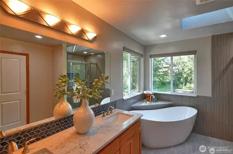 Bath - 1706 239th St SW, Bothell, WA 98021 photo 3 of 4