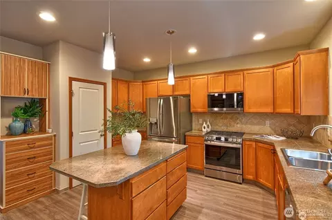 Kitchen - 1706 239th St SW, Bothell, WA 98021 photo 2 of 3