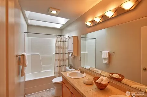 Bath - 1706 239th St SW, Bothell, WA 98021 photo 4 of 4