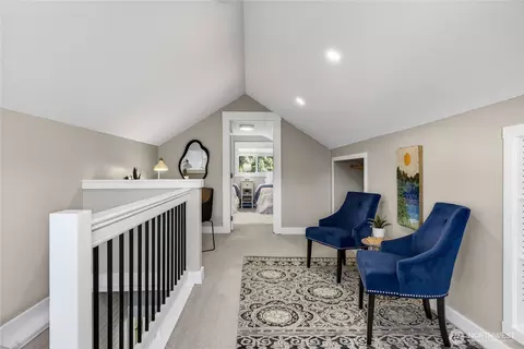 Entry Way - 2320 Mcdougall Ave, Everett, WA 98201 photo 7 of 8