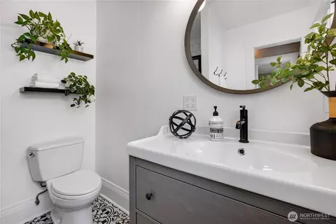 Bath - 2320 Mcdougall Ave, Everett, WA 98201 photo 3 of 4