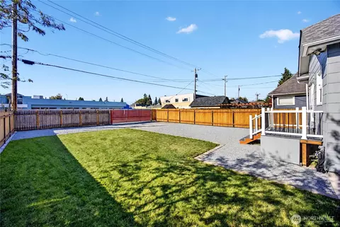 Exterior - 2320 Mcdougall Ave, Everett, WA 98201 photo 4 of 4