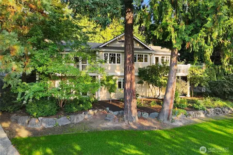 6720 W Mercer Way, Mercer Island, WA 98040