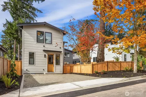 10927 103rd Ave NE, Kirkland, WA 98033