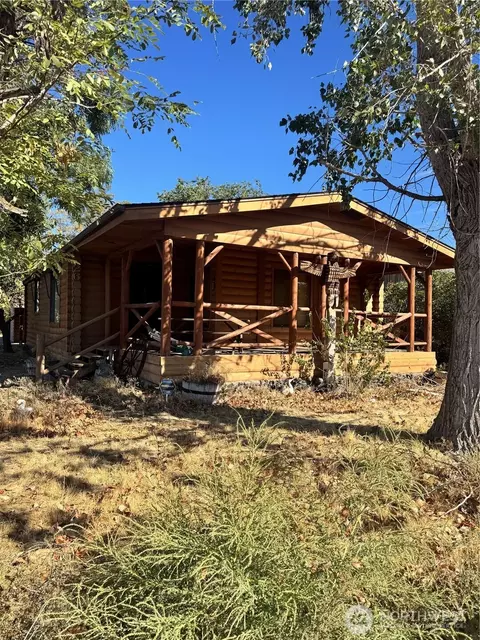 26 3rd Ave SE, Soap Lake, WA 98851