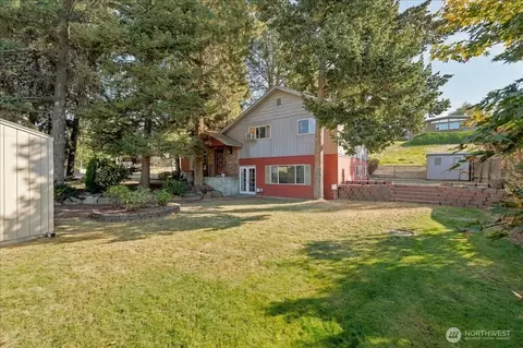 140 Robin Pl NW, East Wenatchee, WA 98802