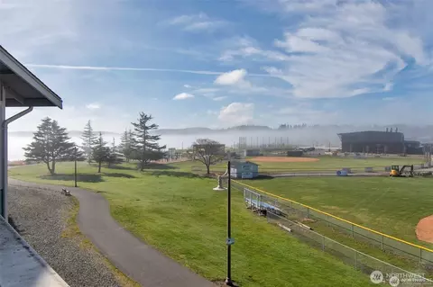 651 SE Bayshore Dr #B304, Oak Harbor, WA 98277