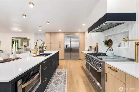 Kitchen - 23323 49th Ave SE, Bothell, WA 98021 photo 4 of 6