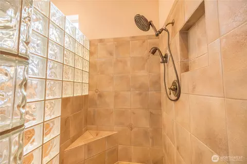 Bath - 242 Forest Haven Dr, Sequim, WA 98382 photo 3 of 5