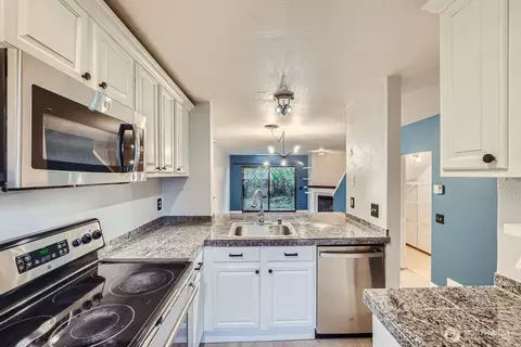 8009 NE 177th Ct #303, Kenmore, WA 98028
