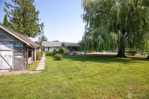 Exterior - 208 Mead Ave, Everson, WA 98247 photo 9 of 15