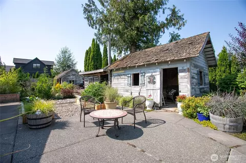 Exterior - 208 Mead Ave, Everson, WA 98247 photo 6 of 15