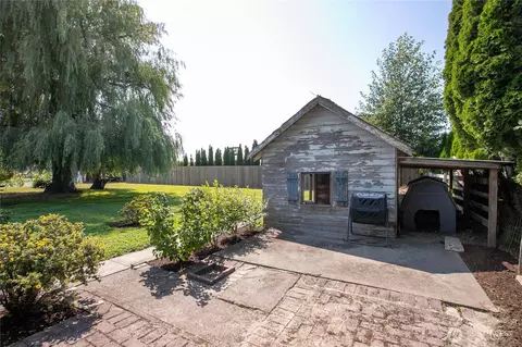 Exterior - 208 Mead Ave, Everson, WA 98247 photo 8 of 15