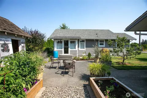 Exterior - 208 Mead Ave, Everson, WA 98247 photo 2 of 15