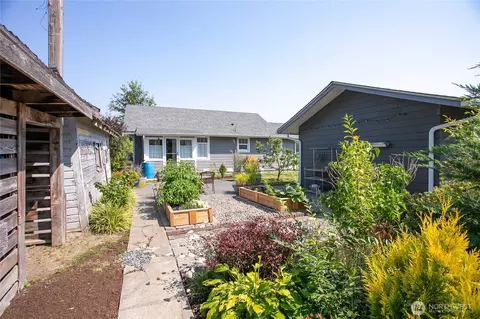 Exterior - 208 Mead Ave, Everson, WA 98247 photo 7 of 15