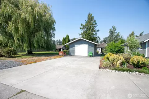Exterior - 208 Mead Ave, Everson, WA 98247 photo 12 of 15