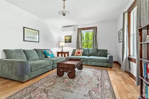 Living - 208 Mead Ave, Everson, WA 98247 photo 4 of 5
