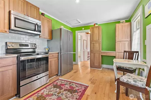 Kitchen - 208 Mead Ave, Everson, WA 98247 photo 3 of 5