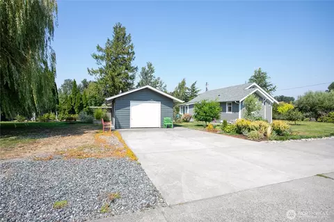 Exterior - 208 Mead Ave, Everson, WA 98247 photo 11 of 15