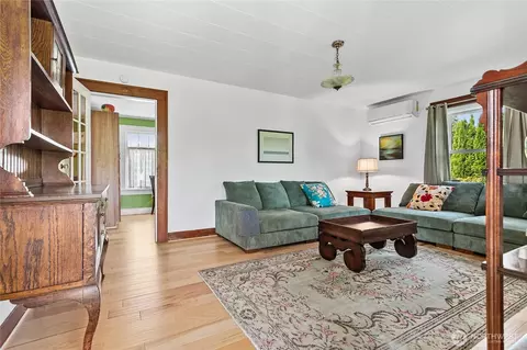 Living - 208 Mead Ave, Everson, WA 98247 photo 3 of 5