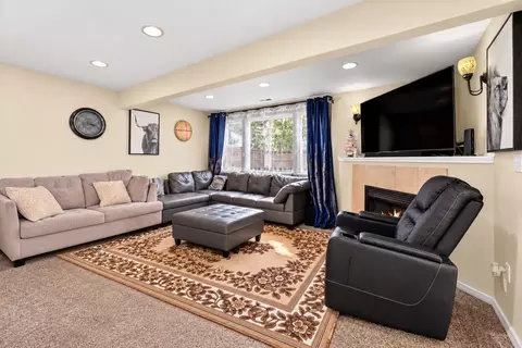 1105 9th Ave #B, Milton, WA 98354