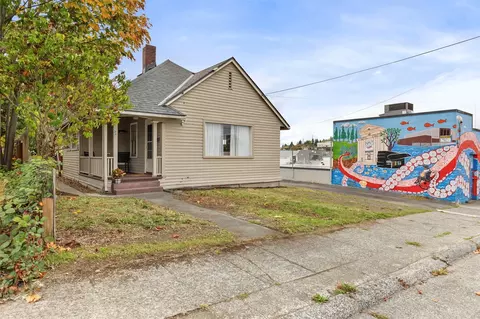 525 Dr Ml King Way, Bremerton, WA 98337