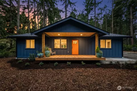 11011 Cascade Pl, Anderson Island, WA 98303