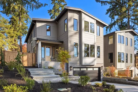 10932 102nd Ave NE, Kirkland, WA 98033