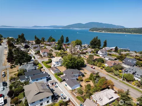 1811 9th St, Anacortes, WA 98221