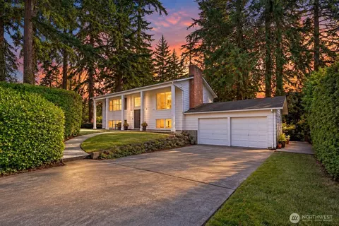 7721 NE 24th St, Medina, WA 98039
