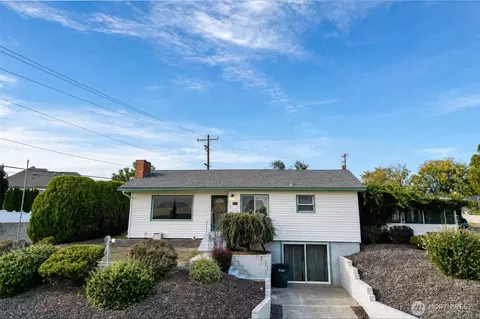 1369 Upland Dr, Sunnyside, WA 98944