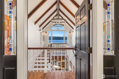 8405 Hansen Rd NE, Bainbridge Island, WA 98110