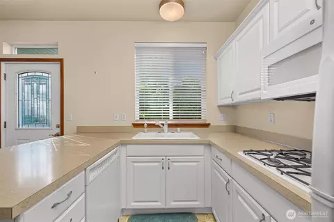 Kitchen - 918 Citadel Dr, Everson, WA 98247 photo 6 of 6