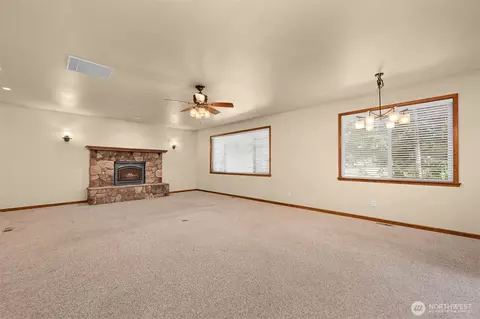Living - 918 Citadel Dr, Everson, WA 98247 photo 2 of 5