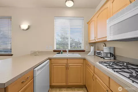 Kitchen - 918 Citadel Dr, Everson, WA 98247 photo 3 of 6