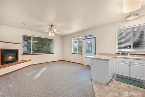 Living - 918 Citadel Dr, Everson, WA 98247 photo 4 of 5