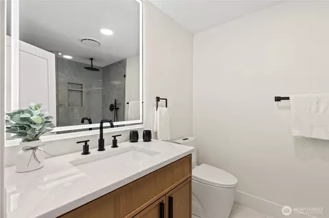 Bath - 20921 W Richmond Rd, Bothell, WA 98021 photo 3 of 4