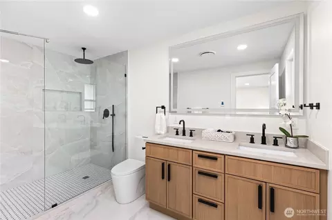 Bath - 20921 W Richmond Rd, Bothell, WA 98021 photo 1 of 4