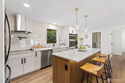 Kitchen - 20921 W Richmond Rd, Bothell, WA 98021 photo 3 of 6