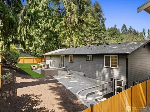 Exterior - 20921 W Richmond Rd, Bothell, WA 98021 photo 9 of 11