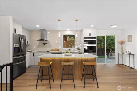 Kitchen - 20921 W Richmond Rd, Bothell, WA 98021 photo 2 of 6