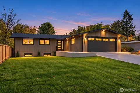 19908 47th Ave NE, Lake Forest Park, WA 98155