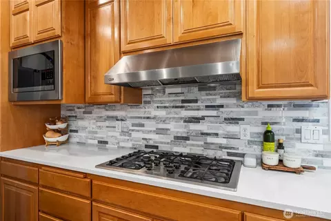 Kitchen - 4113 215th St SE, Bothell, WA 98021 photo 4 of 5