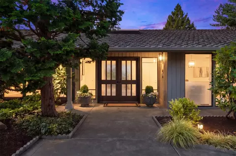 2325 88th Ave NE, Clyde Hill, WA 98004